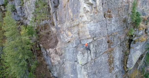 Aerial Climber Climbing Rocky Mountain — Stock Video
