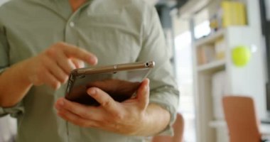 Erkek mimar dijital tablet kullanma office 4 k