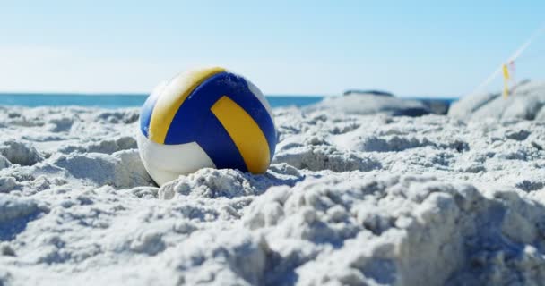 Volley Ball Sur Plage Par Une Journée Ensoleillée — Video