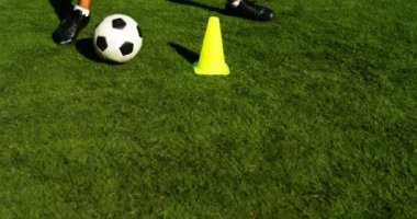 Futbolcu sahada 4 k pratik Close-up