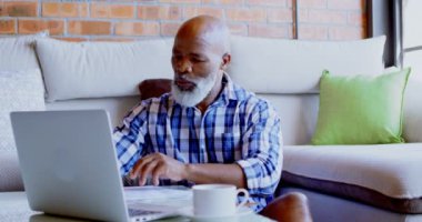 Komuta sizde dizüstü ev 4 k oturma odasında kullanma