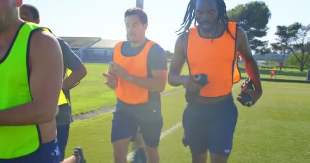 Футболісти Вправляються Полі Сонячний День — стокове відео