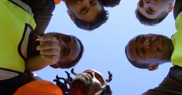 Close Jogadores Futebol Formando Huddle — Vídeo de Stock