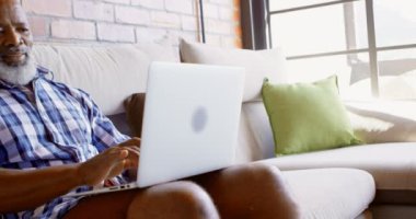 Komuta sizde dizüstü ev 4 k oturma odasında kullanma