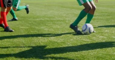Kararlı futbolcular sahada 4 k pratik