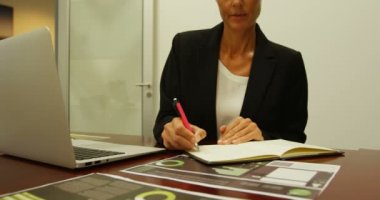 Office 4 k masada bir günlük yazma işkadını