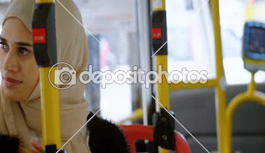 Düşünceli kadın otobüs 4 k seyahat