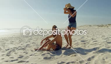 Mutlu çift sahilde 4 k eğleniyor