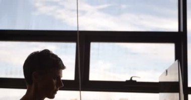 Düşünceli işkadını çalışma Office 4 k