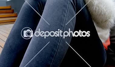 Genç kadın yönetici cep telefonu kullanma office 4 k