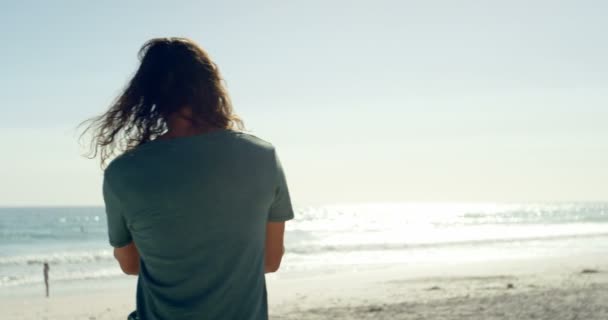 Casal Feliz Divertindo Praia — Vídeo de Stock