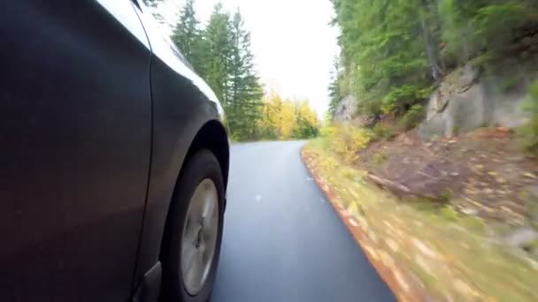 Close Veículo Andando Estrada Rural Outono — Vídeo de Stock