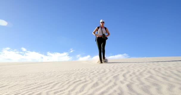 Woman Walking Sand Dune Desert Sunny Day — Stock Video