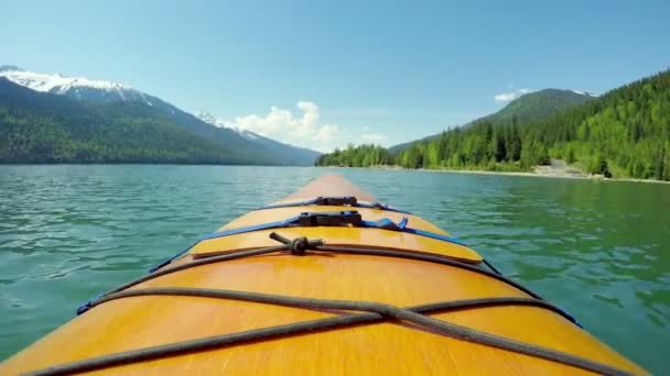 캐나다에서 강물에 보트를 — 비디오