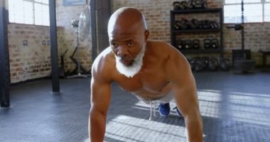 Komuta sizde itme yapıyor belirlenen ups fitness Studio 4k