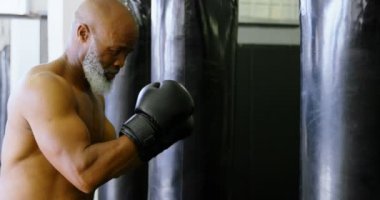 Gömleksiz komuta sizde Boks kum torbası 4 k üzerinde pratik