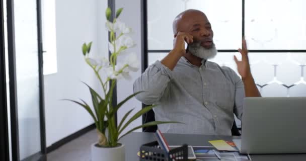 Businessman Talking Phone Desk Office — Stock Video