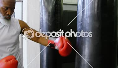 Komuta sizde Boks kum torbası 4 k üzerinde çalışmaya kararlı