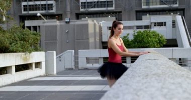 City 4 k kaldırımda germe balet