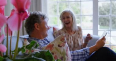 Mutlu üst düzey çift dijital tablet kanepe ev 4 k kullanma.