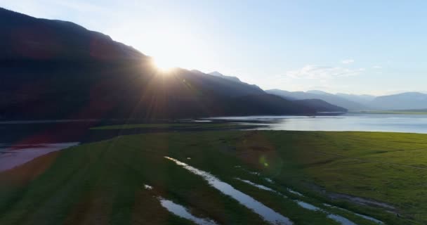 Hermosa Vista Del Amanecer Con Montaña Lago — Vídeos de Stock