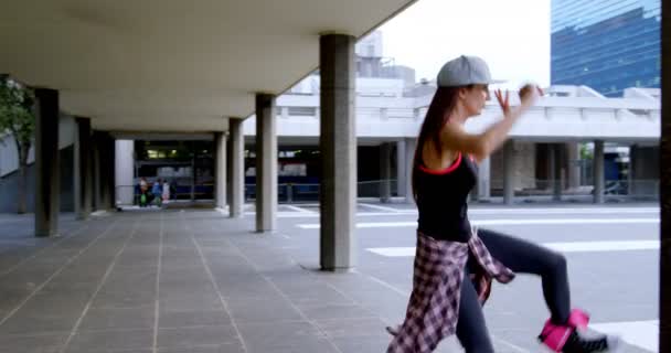 Ballerino Che Pratica Pavimentazione Città — Video Stock