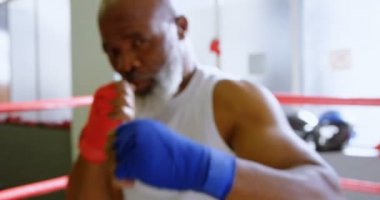 Komuta sizde fitness stüdyosu 4 k boks orta bölümünde