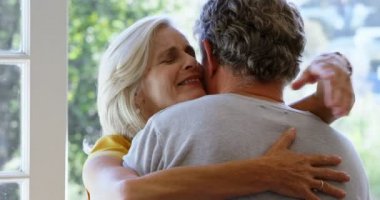 4 k verandada evde dans romantik üst düzey çift