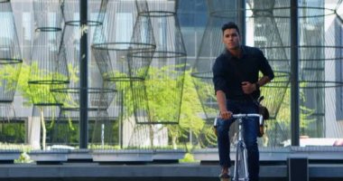 Adam binicilik bisiklet Street City 4k