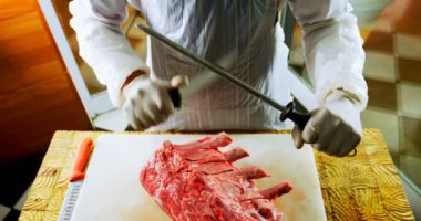 Kasap dükkanı 4 k bıçak sharping orta kısmında