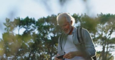 Komuta sizde kırsal cep telefonu ile fotoğraf güneşli bir günde 4 k tıklayarak