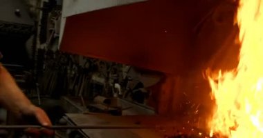 Demirci Atölyesi 4 k yangında metal çubuk Isıtma