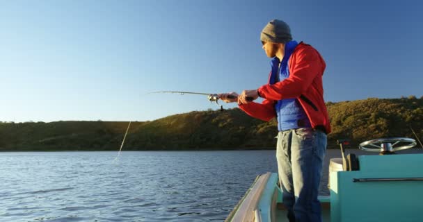 Vista Lateral Del Hombre Pescando Río — Vídeos de Stock