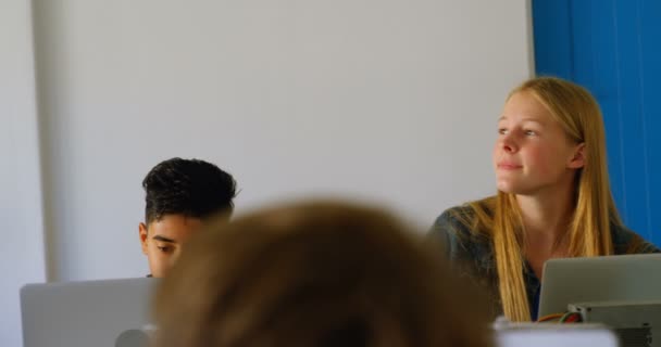 Entrenamiento Piloto Masculino Femenino Sobre Panel Solar Para Niños Instituto — Vídeos de Stock