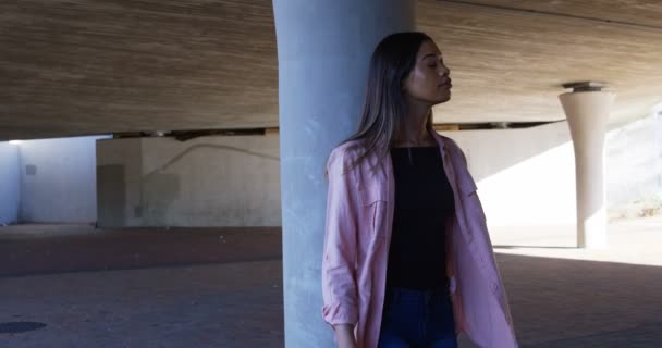 Beautiful Woman Standing Flyover — Stock Video