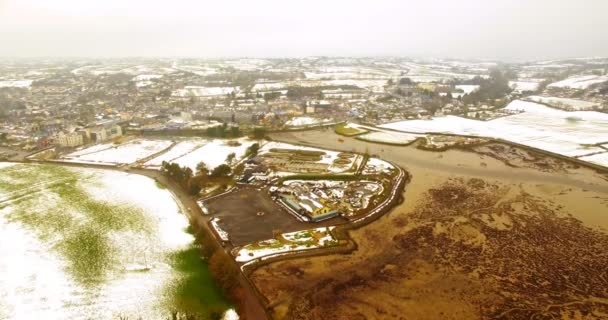 Flygfoto Över Vackra Snöiga Landskapet Jordbruksareal — Stockvideo