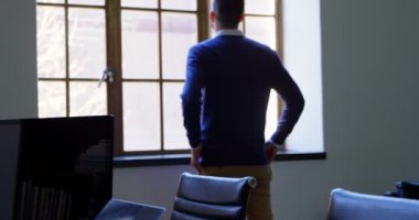 Executive Office 4 k pencereden bakarak arkadan görünüş