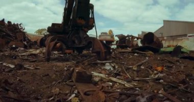 Uçak atış scrapyard 4k paslı vinç