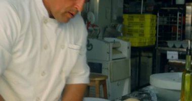 Şef mutfak 4 k pizza hamuru hazırlama