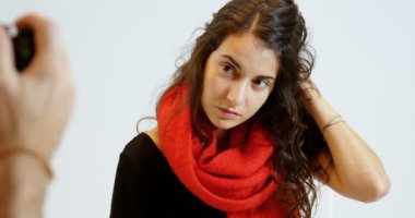 Erkek fotoğrafçı fotoğraf fotoğraf Studio 4 k modelinin tıklayarak
