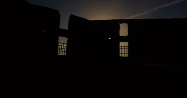 Silhouette Vieille Ruine Rivière Crépuscule — Video