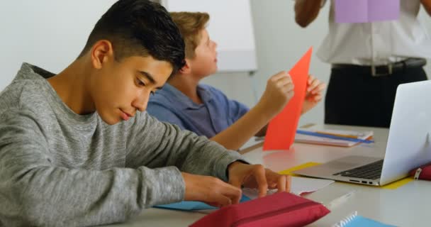 Kinderen Van Het Mannelijke Opleiding Van Piloten Opleiding Instituut — Stockvideo