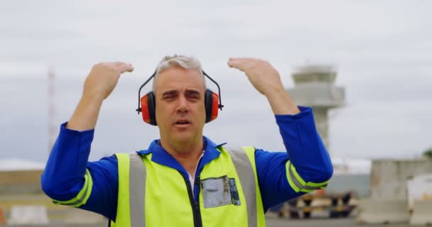 Mature Male Engineer Gesturing Airport — Stock Video