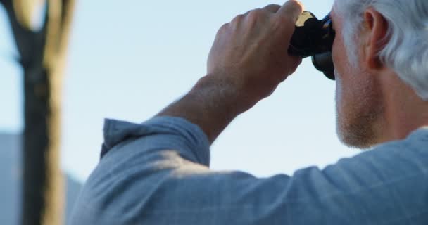 Senior Man Looking Binoculars Countryside Sunny Day — Stock Video