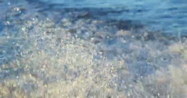 河水中的船尾飞溅 — 图库视频影像