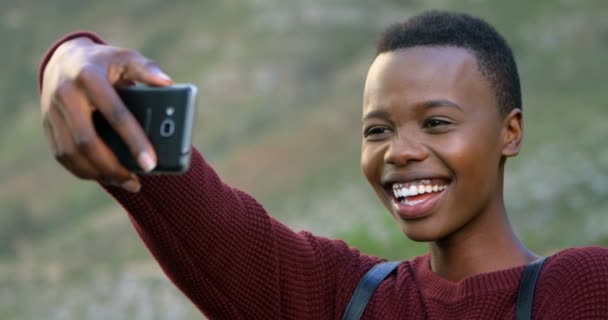 Boldog Vesz Mozgatható Telefon Val Selfie Táj — Stock videók