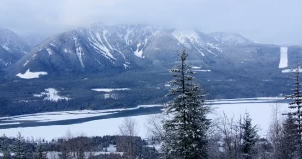 Piękne Kraju Doliny Ośnieżone Góry Zimą — Wideo stockowe