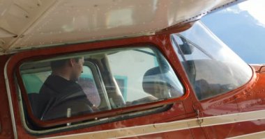 Pilot uçak 4 k başlamak için hazır yan görünüm