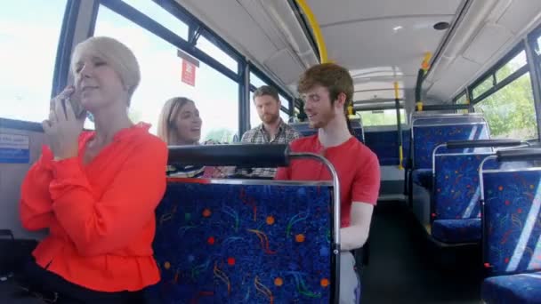 Viajeros Que Viajan Autobús Moderno — Vídeos de Stock