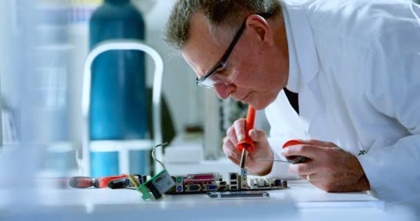 Male Scientist Soldering Circuit Board Laboratory — Stock Video